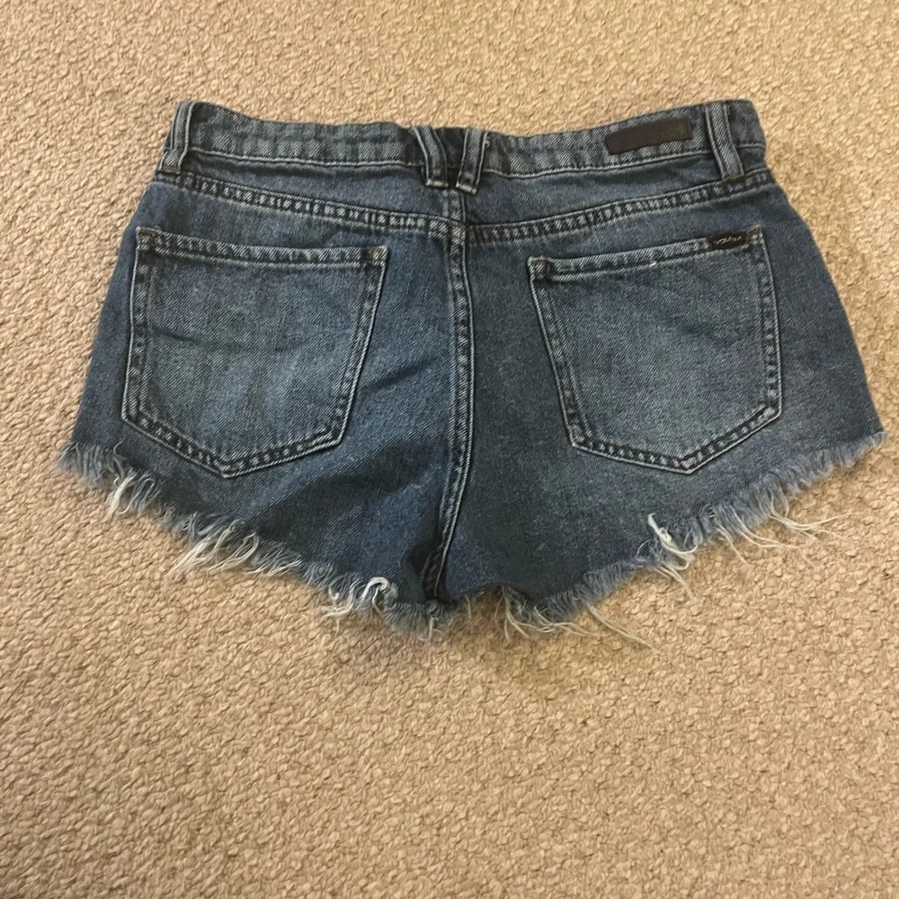 VOLCOM SHORTS!! - Picture 2 of 4